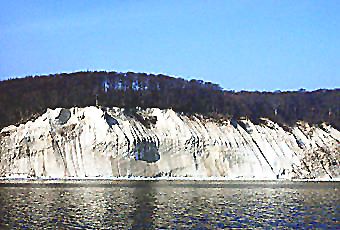 Blick von See auf die Kreideküste