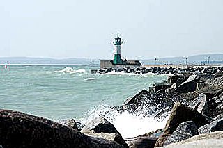 Sassnitzer Mole mit Leuchtturm